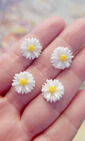 Embellies!! "Daisies" Sm/Lg
